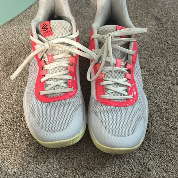 Women’s basketball shoes size men’s 8 1/2 women’s 10 - Picture 4 of 4